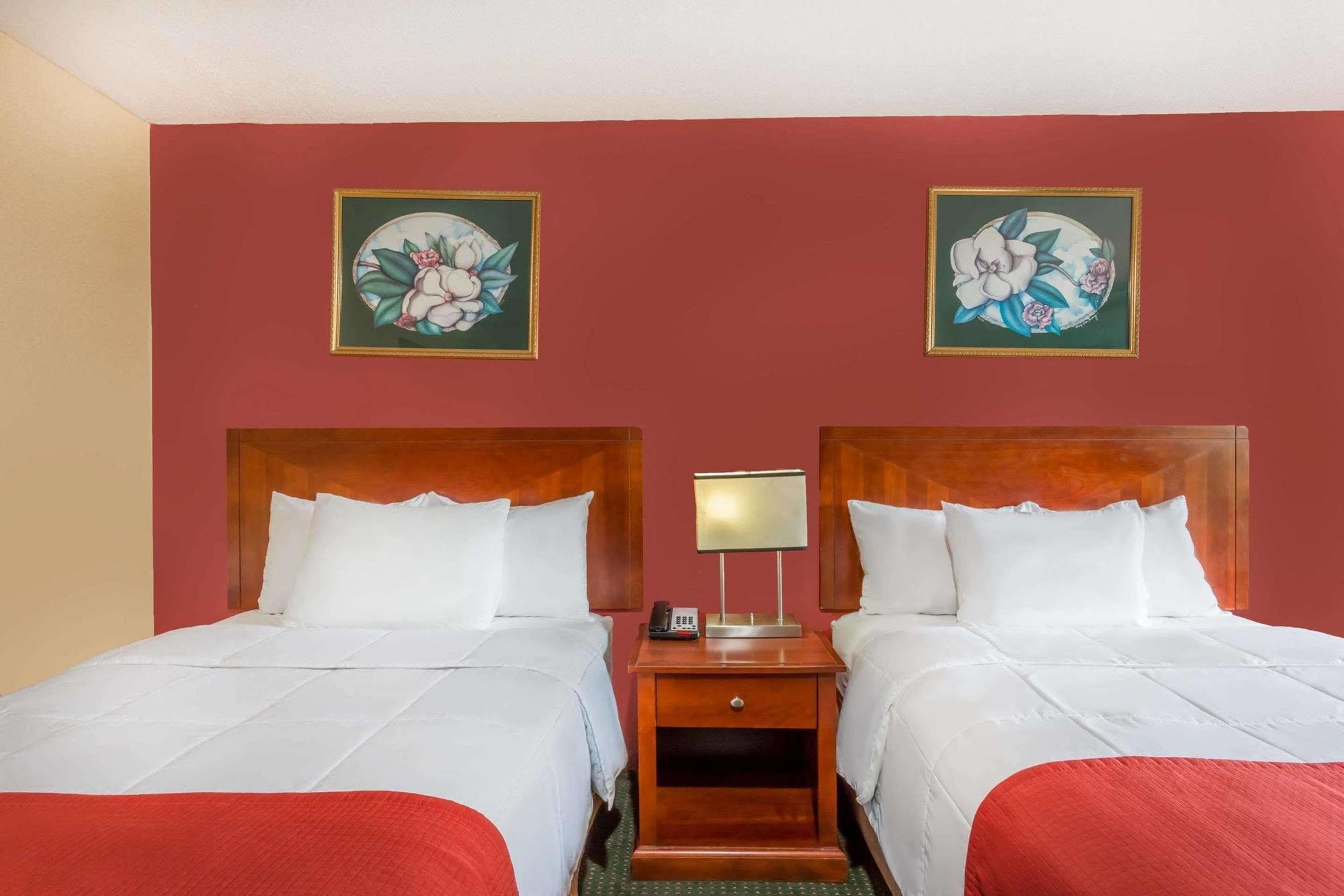 Ramada By Wyndham 3* Roanoke